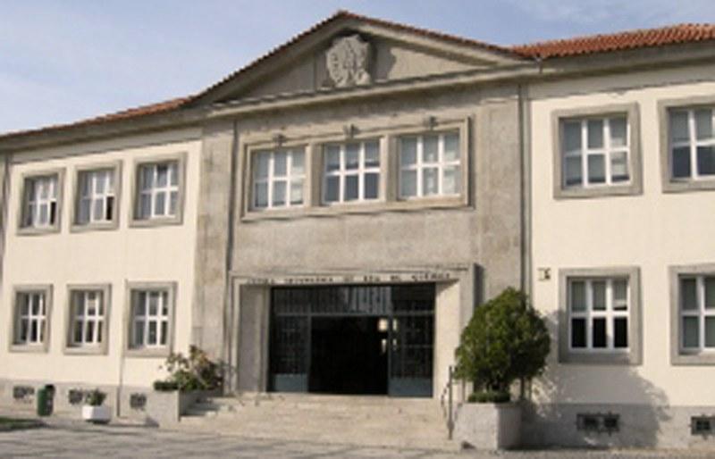 Condicionalismos de trânsito em frente à Eça de Queirós