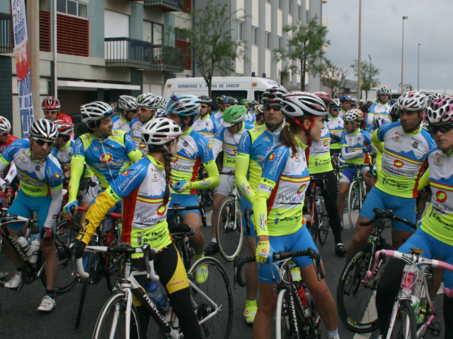 Mais de 300 ciclistas homenageiam Bruno Neves