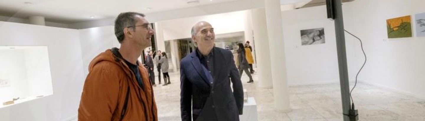 Inaugurada exposição coletiva de artes plásticas na Biblioteca Municipal