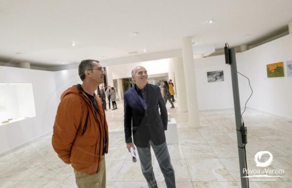 Inaugurada exposição coletiva de artes plásticas na Biblioteca Municipal