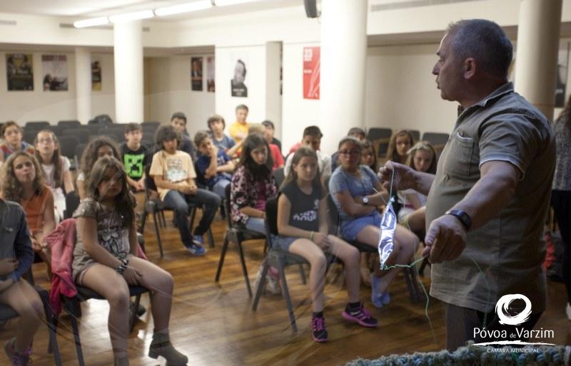 Jovens aprenderam a consertar as redes de pesca em Artes & Ofícios