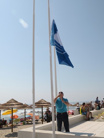 bandeira azul praia quião
