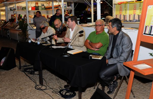"Eu não sou os meus livros" – escritores unânimes em tertúlia na Feira