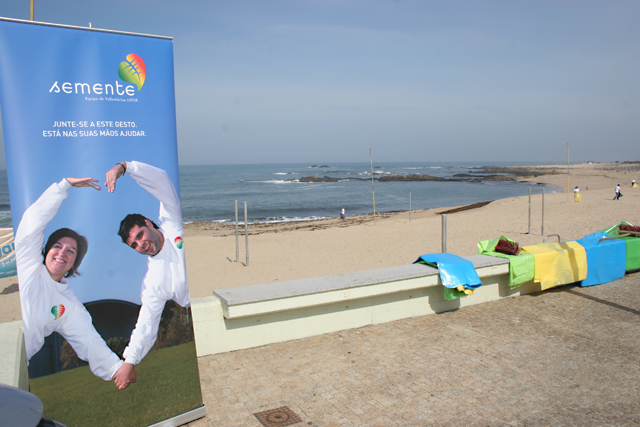 Grupo de voluntários da Lipor semeia bom comportamento na praia