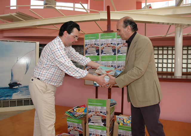 Câmara entregou mais de uma centena de livros para campanha do Rotaract