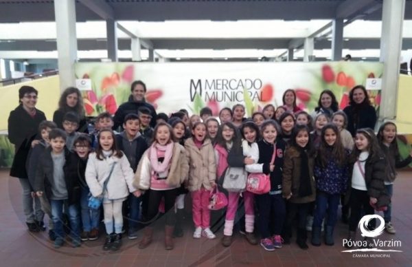 Mais de uma centena de crianças visitou Mercado Municipal