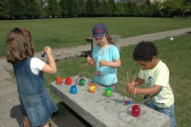 Actividades para os mais pequenos, no jardim da Biblioteca Municipal