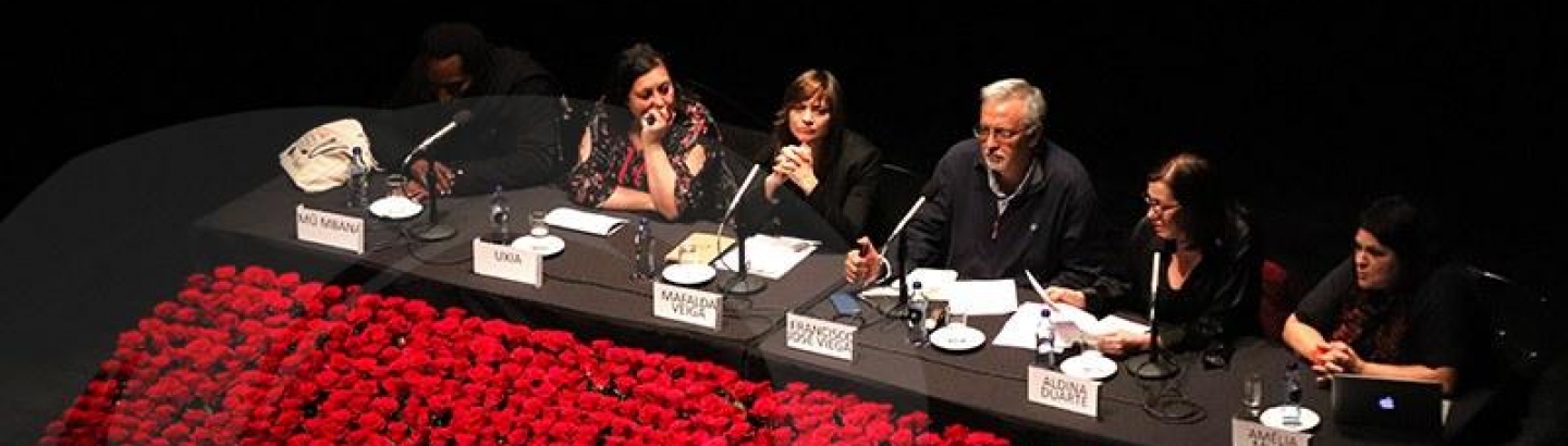 Mesa de músicos debruça-se sobre a ofensa