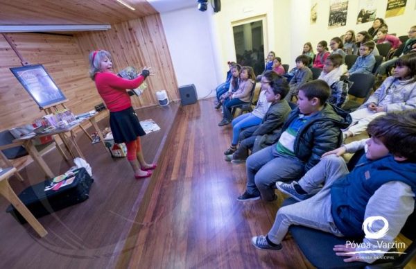 Milu Loureiro contou histórias na Biblioteca