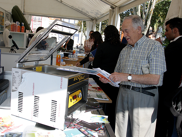 Mostra de Produtos e Serviços para o Sector Turístico patente na Praça do Almada