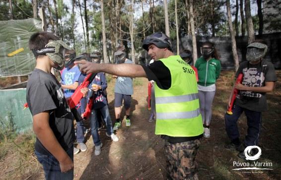 Os jovens poveiros aderem com entusiasmo ao Paintball