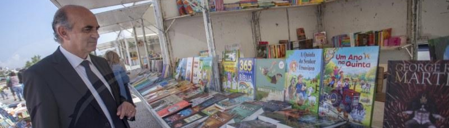 Paisagem da Feira do Livro no Passeio Alegre até 16 de agosto