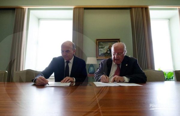 Paulo Sá Machado doa espólio queirosiano à Biblioteca