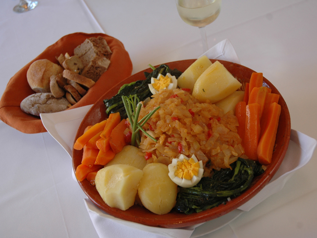 A mais tradicional receita poveira à mesa dos restaurantes aderentes