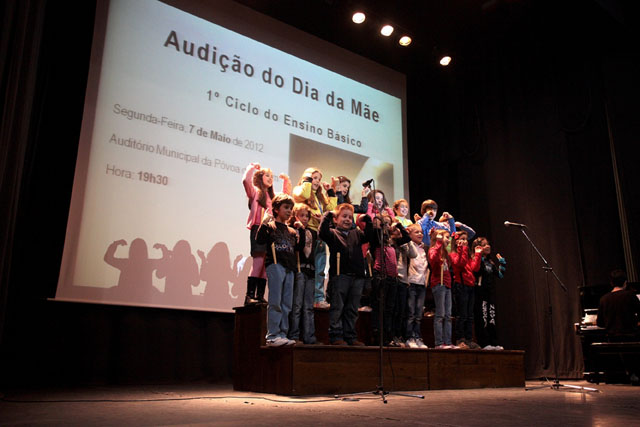 Alunos do 1º ciclo brindaram mães com concerto