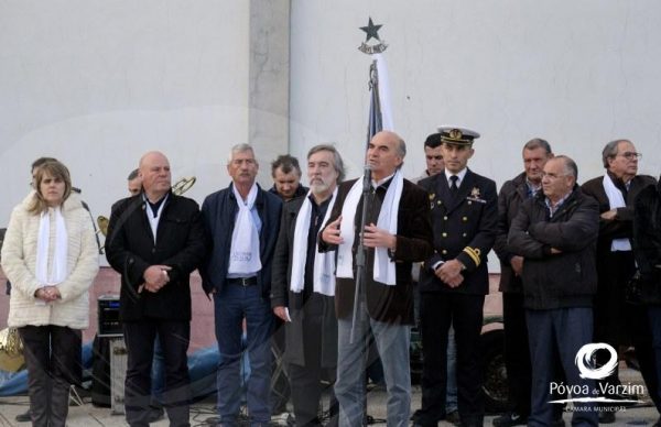 Póvoa assinalou Dia Mundial da Paz com lançamento de flores ao mar