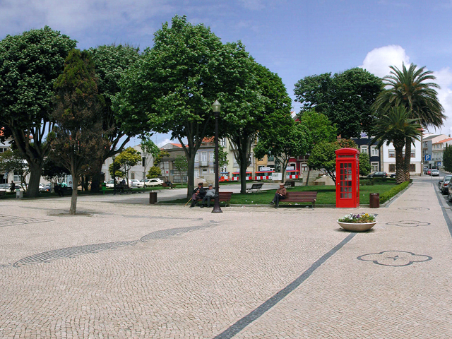 Praça do Almada – espaço renovado a pensar em si