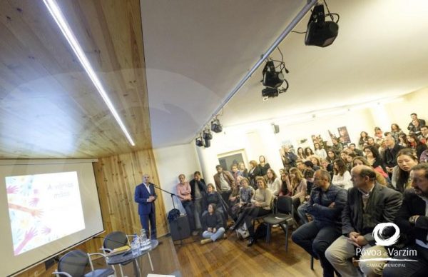 Projeto concelhio de escrita colaborativa em livro