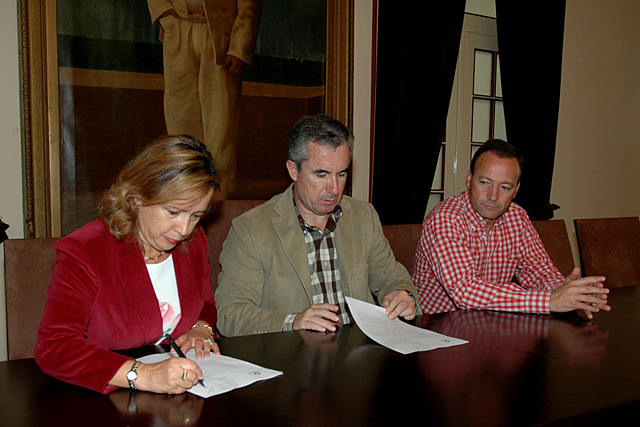 Câmara Municipal e Escola Dr. Flávio Gonçalves assinam protocolo para cedência de instalações desportivas