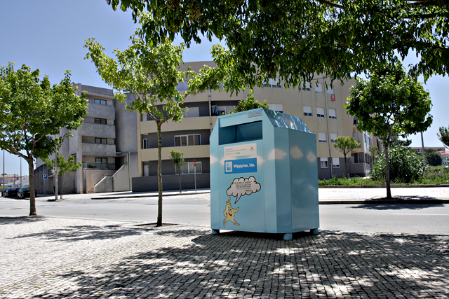 “Poupar. Viver Melhor!” – resíduos têxteis na Praça do Almada