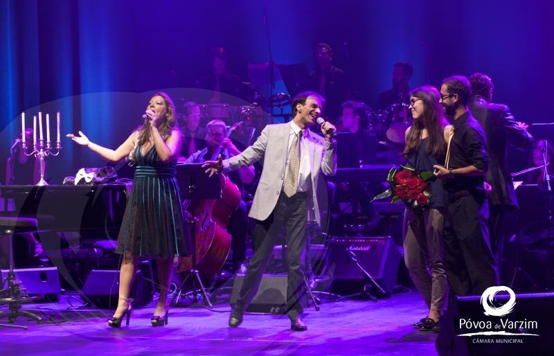 Rui Nova e convidados levaram a magia da música ao Cine-Teatro Garrett