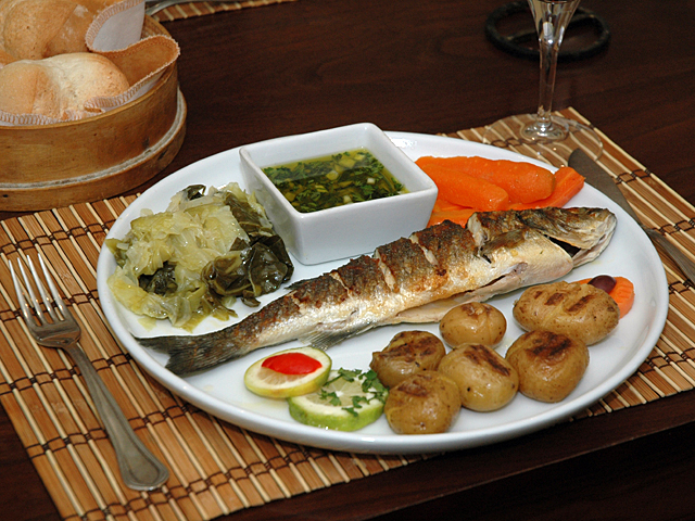Peixe grelhado, a sugestão para o mês de Agosto