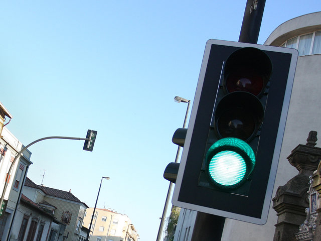 Activação de semáforos a partir de segunda-feira
