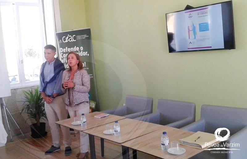 Sessão de proximidade esclarece utentes do Centro Ocupacional da Lapa sobre serviços públicos essenciais