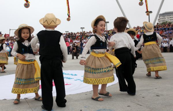 Festas de São Pedro: crianças recriam tradição