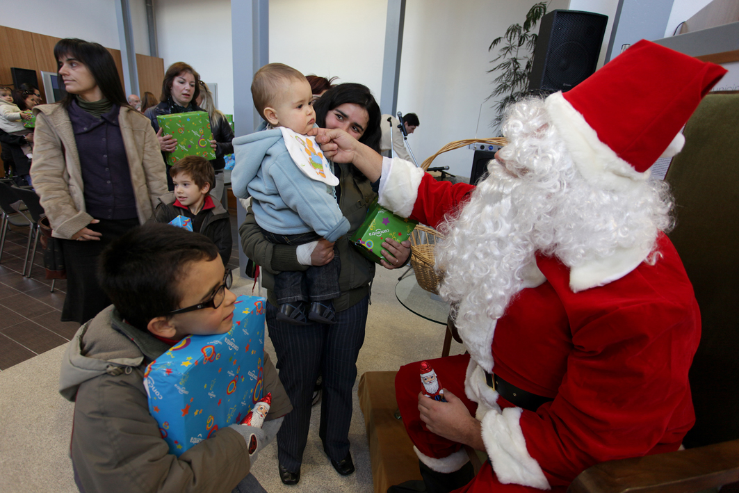 Distribuição de prendas antecede Natal para 425 crianças