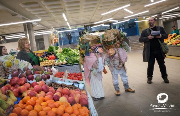 "vozes transeuntes nas ruas da poesia" no Mercado Municipal