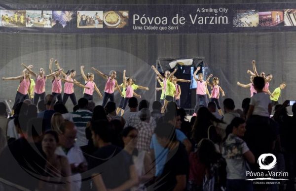 Espetáculo de Dança pela Escola de Dança do GRE Bonfim