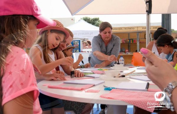 Forrar um caderno de memórias das férias em tecido