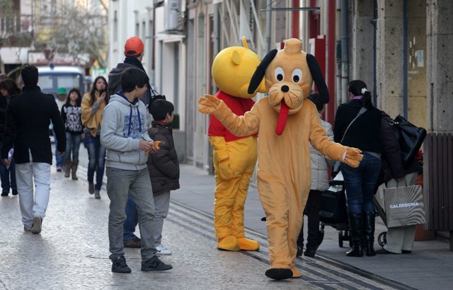 Bonecos da Disney na Rua da Junqueira 7