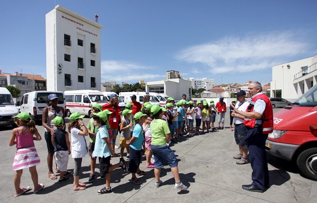 Áreas de atividade - Coesão Social - Plano Municipal de Prevenção Primária das Toxicodependências - Actividades - Colónias de Férias - Colónias de Férias 2010 - Verão - "Descobrir a Brincar"