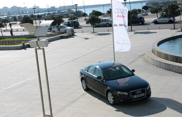 Audi e BL Motor com o Correntes D'Escritas