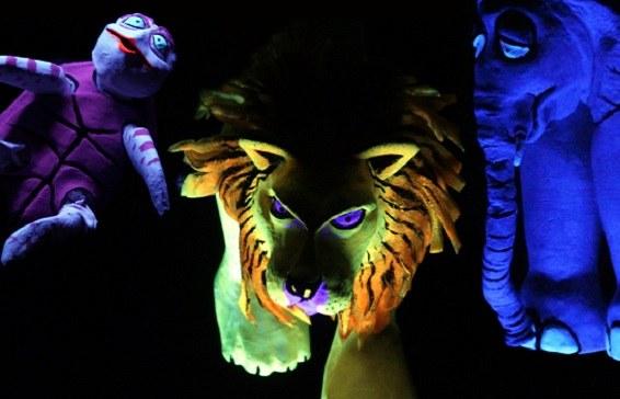 Carnaval dos Animais - Fantasia Zoológica com Marionetas de Luz Negra
