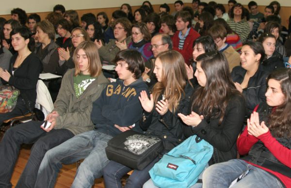 Encontro de escritores com alunos da Escola Secundária Eça de Queirós