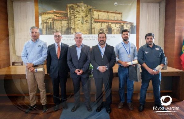 Junta distinguiu Diretor da Escola e Rates Billing no Dia da Vila