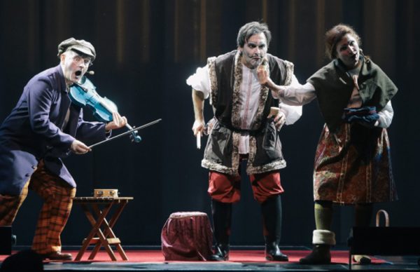 A rolha da garrafa do rei d’aonde?