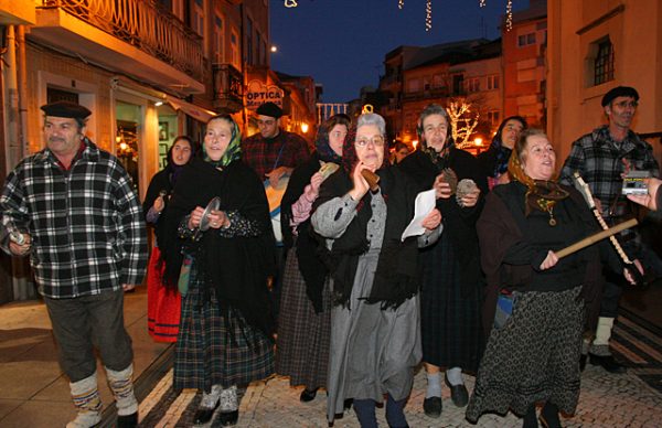 "Cantar as Janeiras" pelo Grupo Recreativo e Etnográfico "As Tricanas Poveiras"