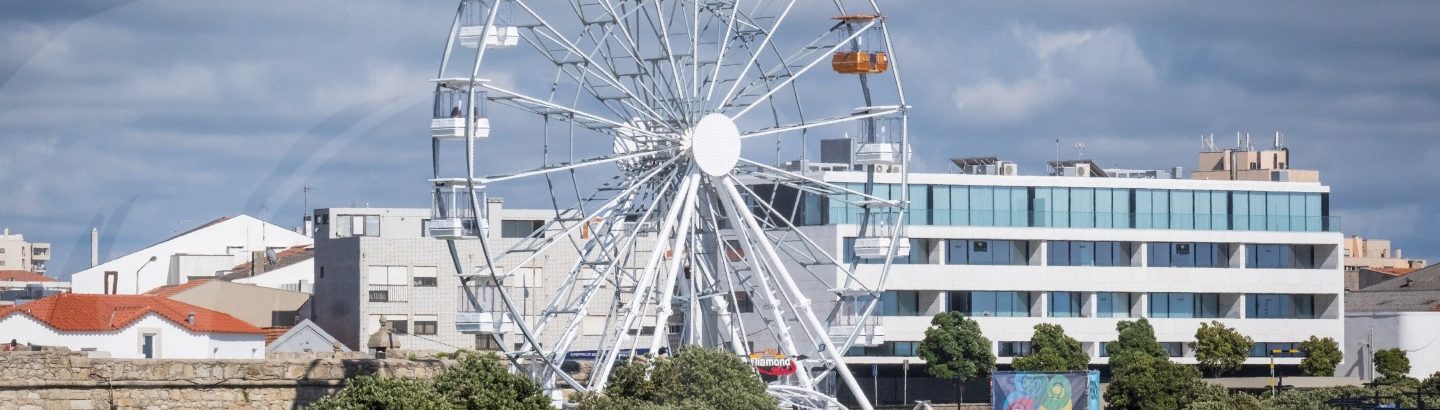 Roda Gigante a colorir paisagem poveira