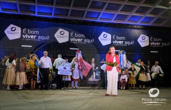 Encontro de Danças e Cantares Costa Verde promoveu tradições à beira-mar