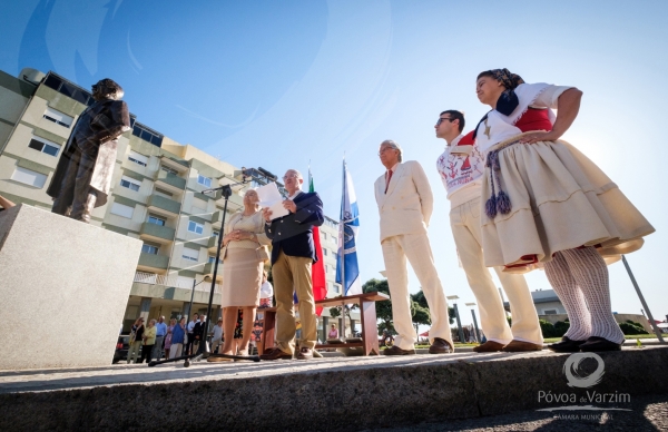 Município homenageia Santos Graça com monumento