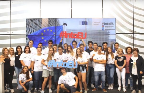 Alunos da Flávio Gonçalves venceram concurso e viajaram até Bruxelas