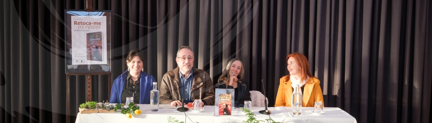 Rosália Lopes apresentou o seu livro Retoca-me as raízes