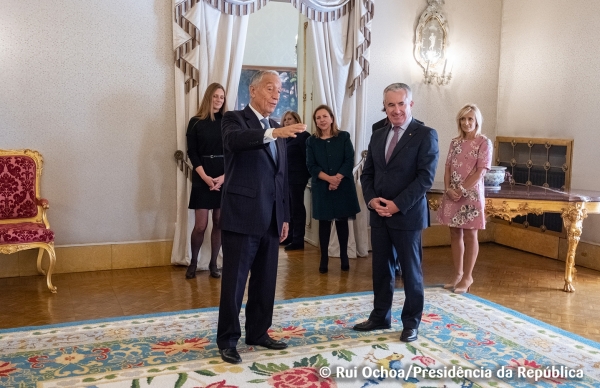 Município ofereceu Tapete de Beiriz ao Presidente da República