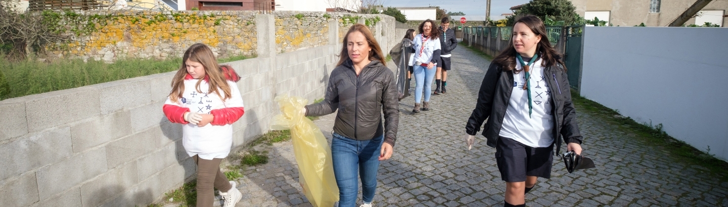 Escuteiros promoveram ação de limpeza em Amorim