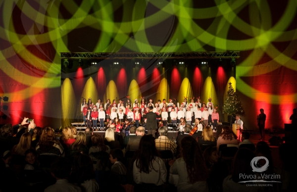 Escolas do concelho reuniram-se em noite de música natalícia