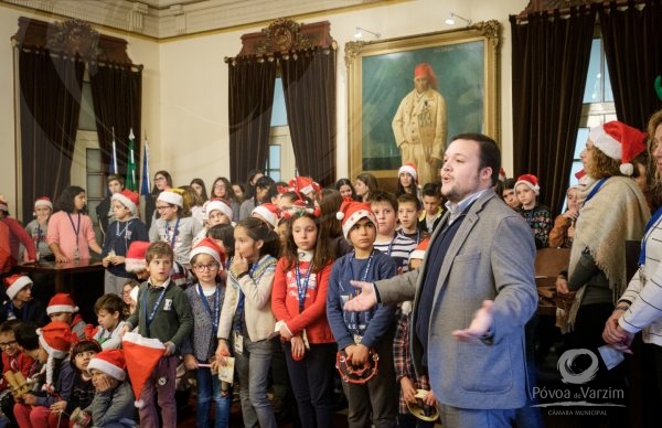 Dá-te Férias: crianças cantaram Boas Festas no Salão Nobre